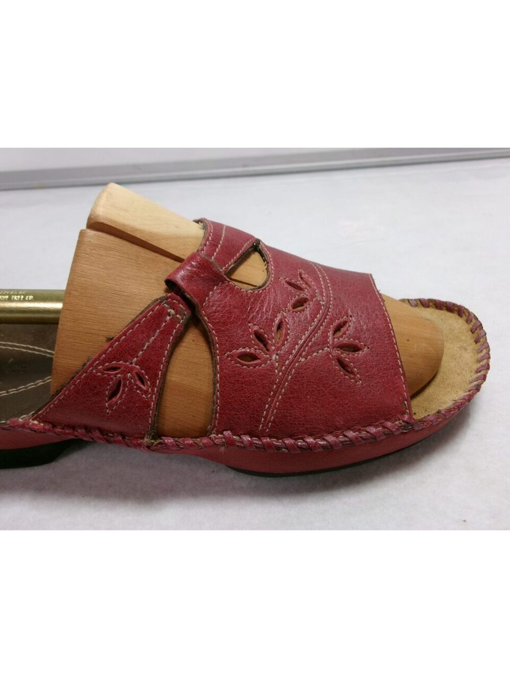 Clarks Artisan Women's Red Leather Slide Sandals Size 6.5 M